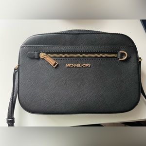 Michael kors jet set cross body bag